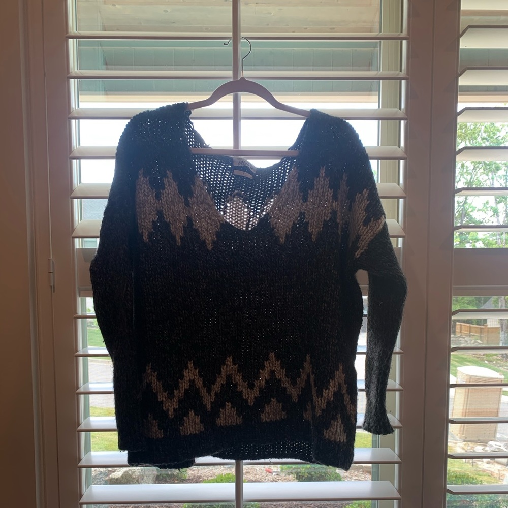 Off the shoulder sweater !